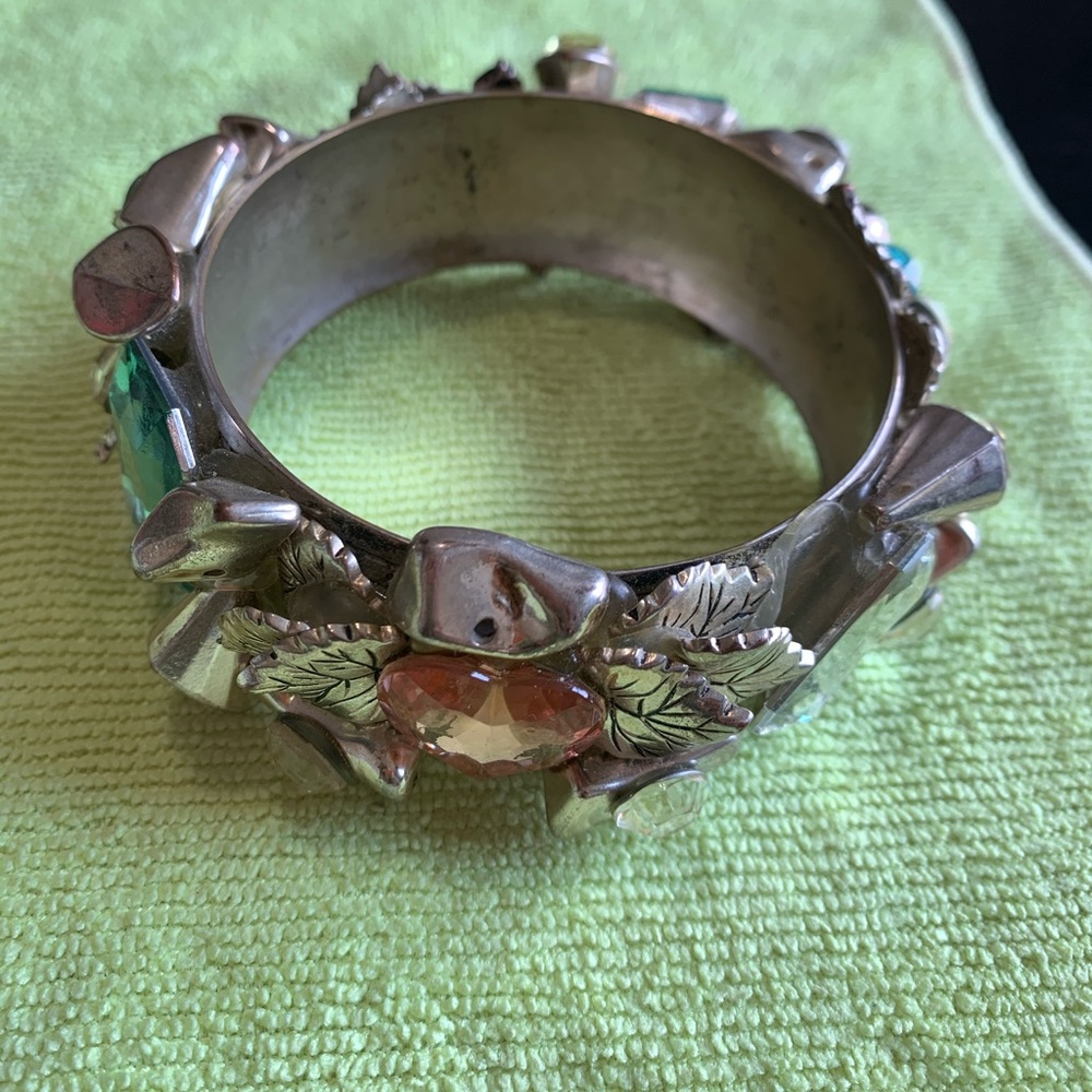Costume jewelry women’s bracelet
